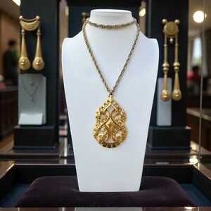CROWN TRIFARI "Portofino" 1960s Gold-Tone RUNWAY Pendant Necklace, Vintage